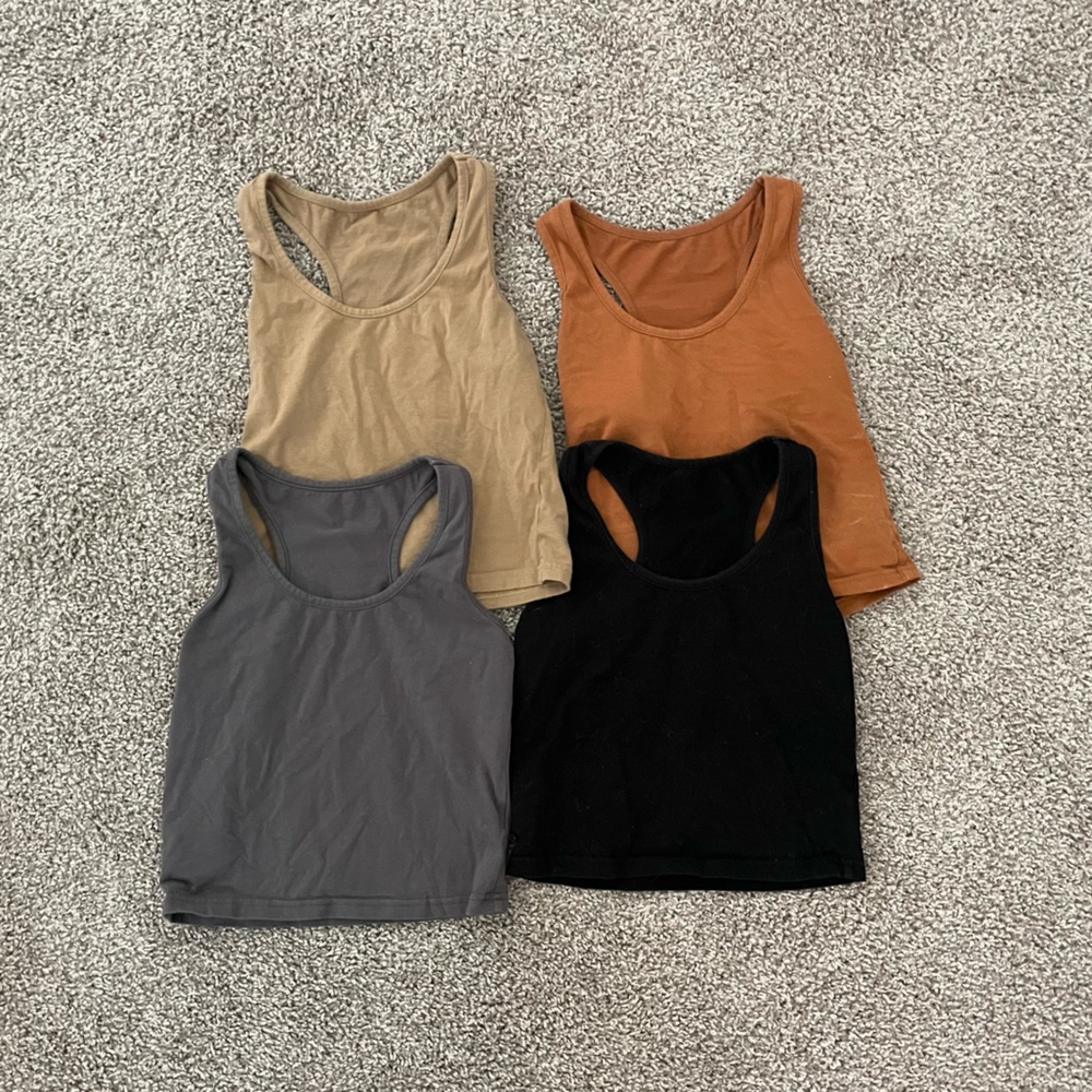 Pack of tank tops cropped size S